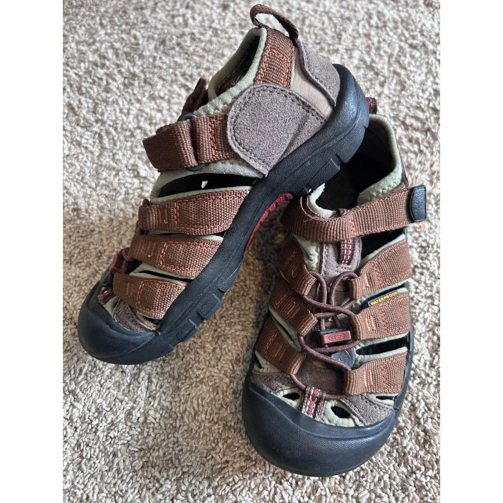 KEEN Newport‎ Hiking Outdoor Kids Brown Canvas Closed Toe Sandals SZ 2